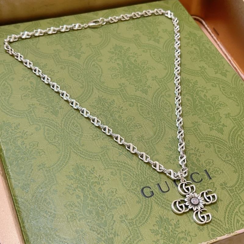 G*u*i necklaces